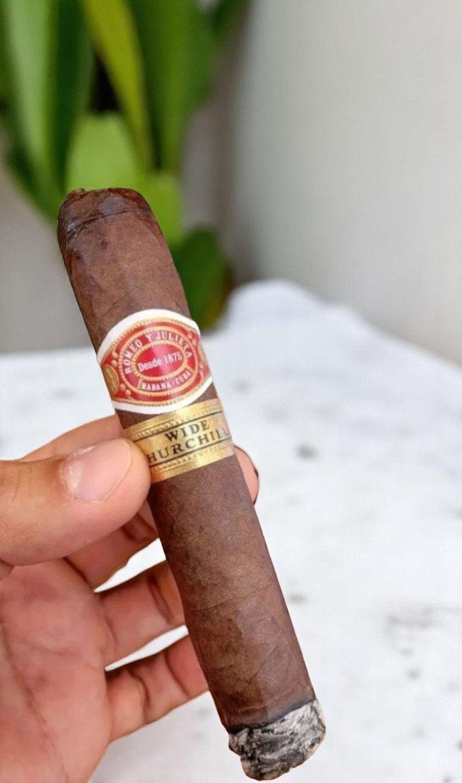 Romeo y Julieta Wide Churchills 5*1/8×55 (25มวน)
